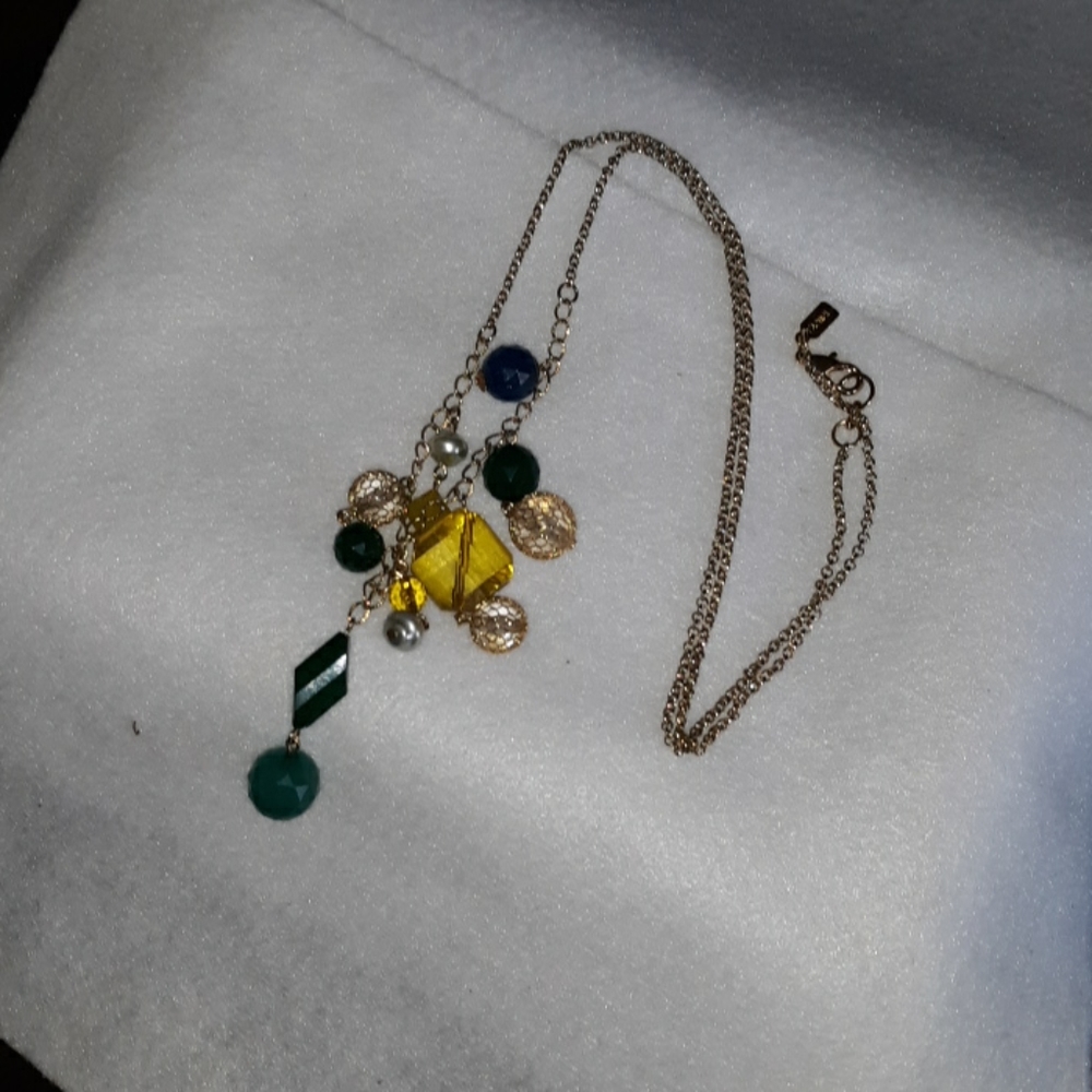 GOLDTONE NECKLACE WITH DIFFERENT COLOR BEADS